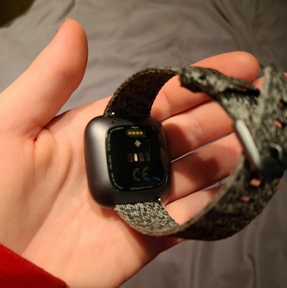 fitbit versa 2 - Picture 2 of 3